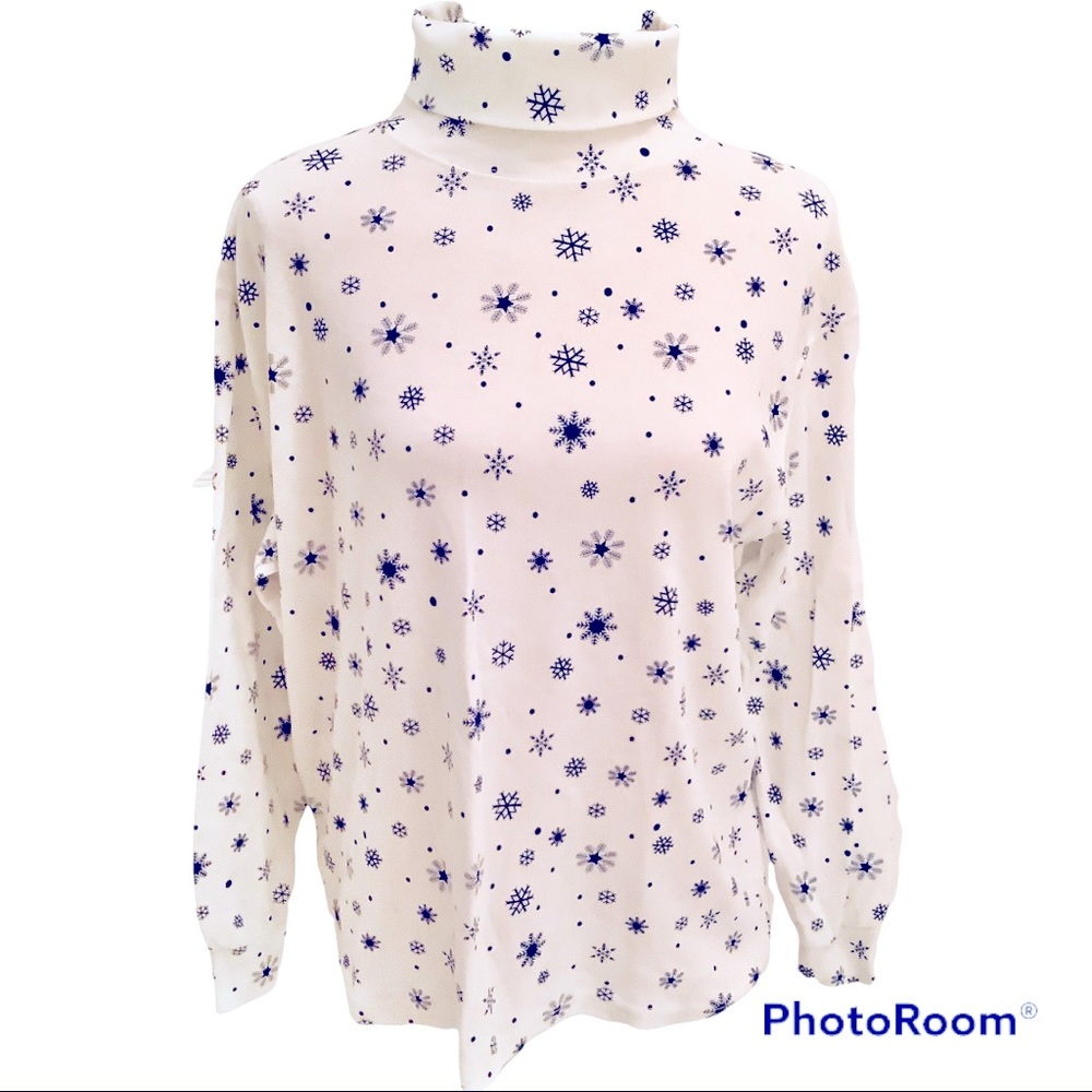 Cignal Snowflake Long Sleeve Turtleneck.